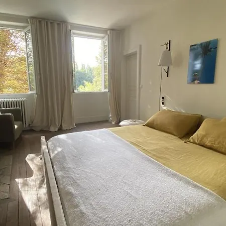 Villa Belle Demeure Avec Piscine, Vue Et Acces Direct A La Seine, Tres Proche De Paris