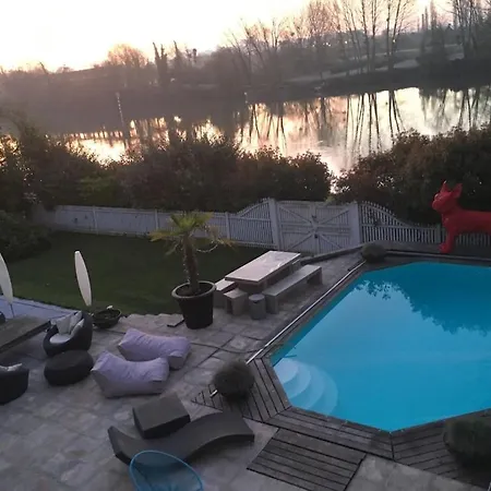 Belle Demeure Avec Piscine, Vue Et Acces Direct A La Seine, Tres Proche De Paris Villa Carrieres-sur-Seine