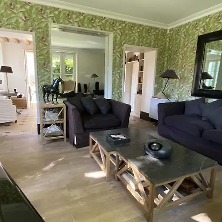 Belle Demeure Avec Piscine, Vue Et Acces Direct A La Seine, Tres Proche De Paris Carrières-sur-Seine