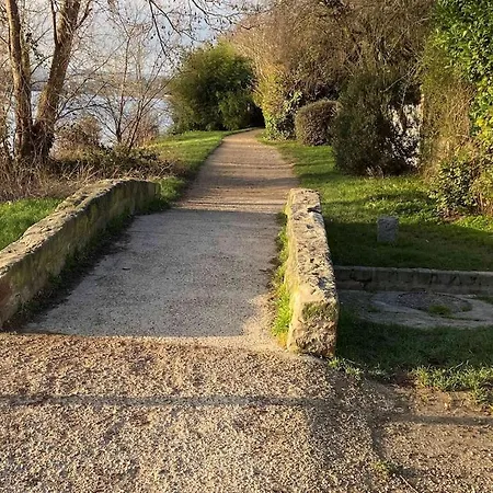 Belle Demeure Avec Piscine, Vue Et Acces Direct A La Seine, Tres Proche De Paris *