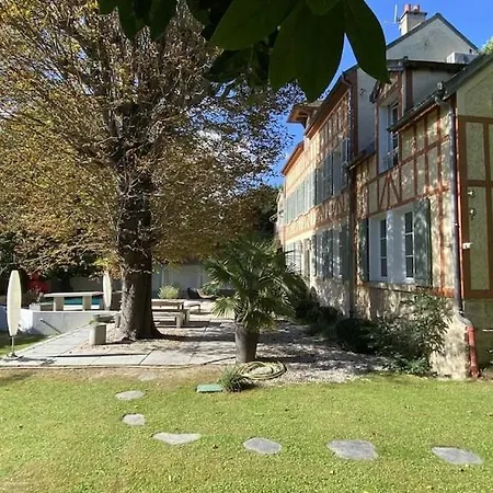 Belle Demeure Avec Piscine, Vue Et Acces Direct A La Seine, Tres Proche De Paris Villa Carrieres-sur-Seine