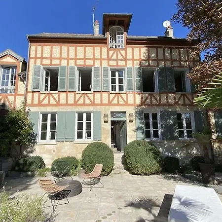 Villa Belle Demeure Avec Piscine, Vue Et Acces Direct A La Seine, Tres Proche De Paris