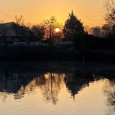 Belle Demeure Avec Piscine, Vue Et Acces Direct A La Seine, Tres Proche De Paris Villa *