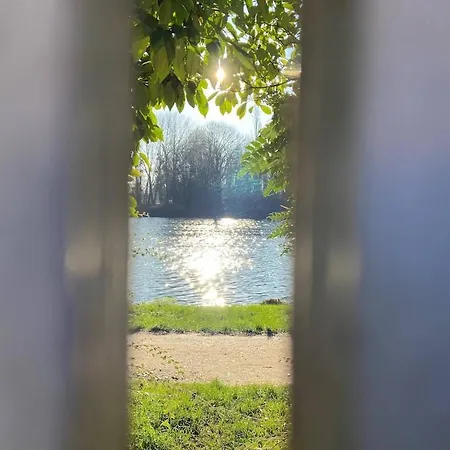 Belle Demeure Avec Piscine, Vue Et Acces Direct A La Seine, Tres Proche De Paris Villa Carrieres-sur-Seine
