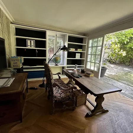 Belle Demeure Avec Piscine, Vue Et Acces Direct A La Seine, Tres Proche De Paris