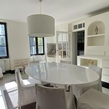 Belle Demeure Avec Piscine, Vue Et Acces Direct A La Seine, Tres Proche De Paris Villa