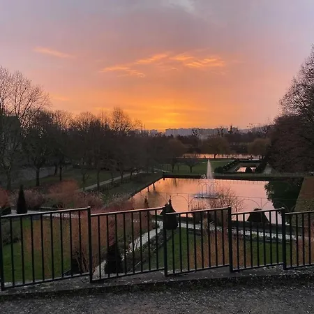 Belle Demeure Avec Piscine, Vue Et Acces Direct A La Seine, Tres Proche De Paris